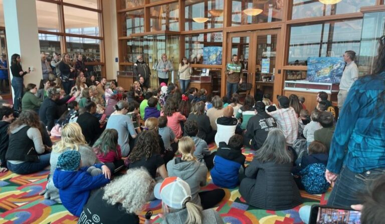 Crowd packs Indianapolis library for Christian-themed youngsters’s e book studying by Kirk Cameron